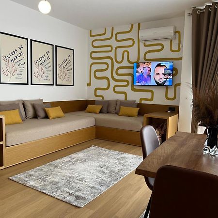 Flora Apartments Sarandë 外观 照片