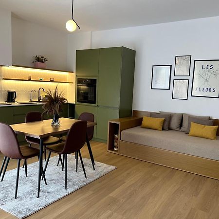 Flora Apartments Sarandë 外观 照片
