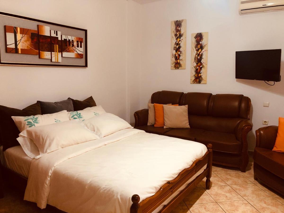 Flora Apartments Sarandë 外观 照片