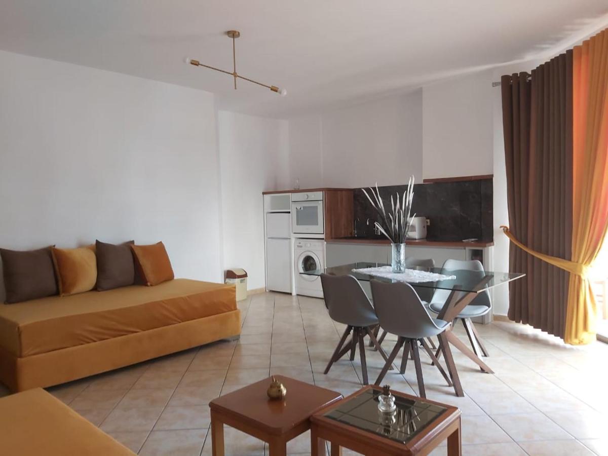 Flora Apartments Sarandë 外观 照片