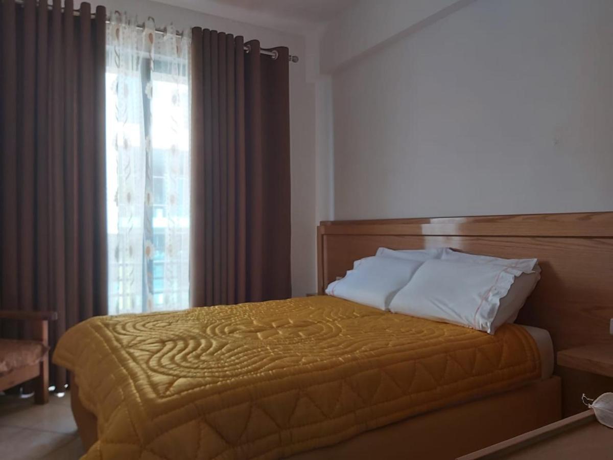 Flora Apartments Sarandë 外观 照片