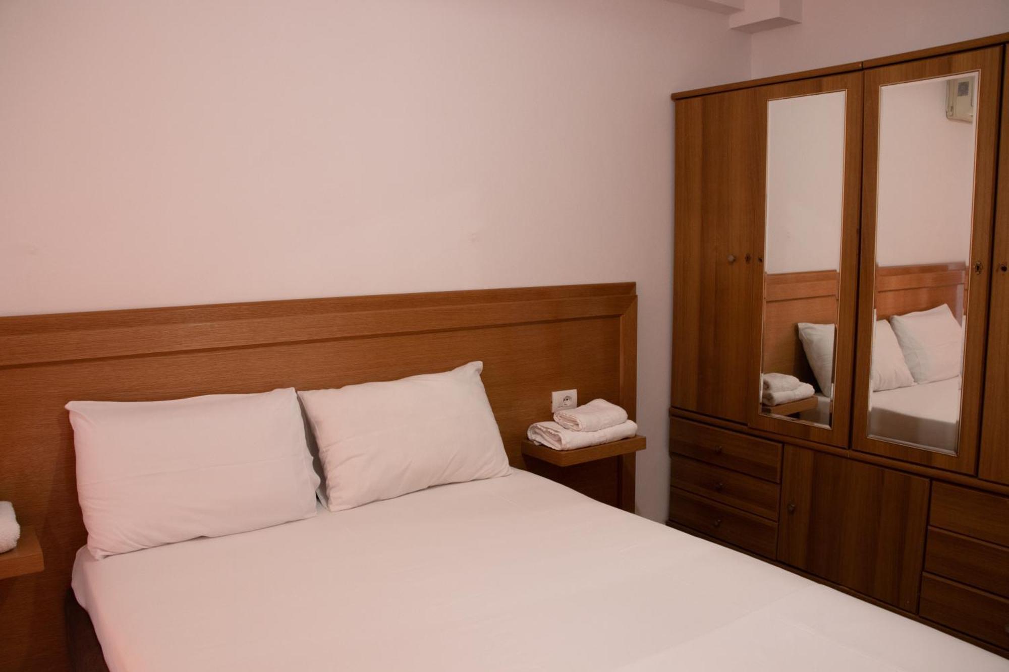 Flora Apartments Sarandë 外观 照片