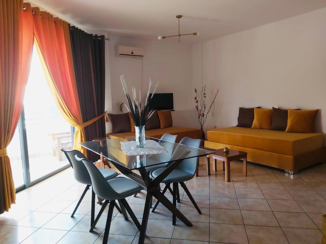 Flora Apartments Sarandë 外观 照片
