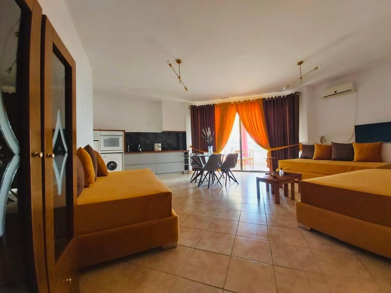 Flora Apartments Sarandë 外观 照片