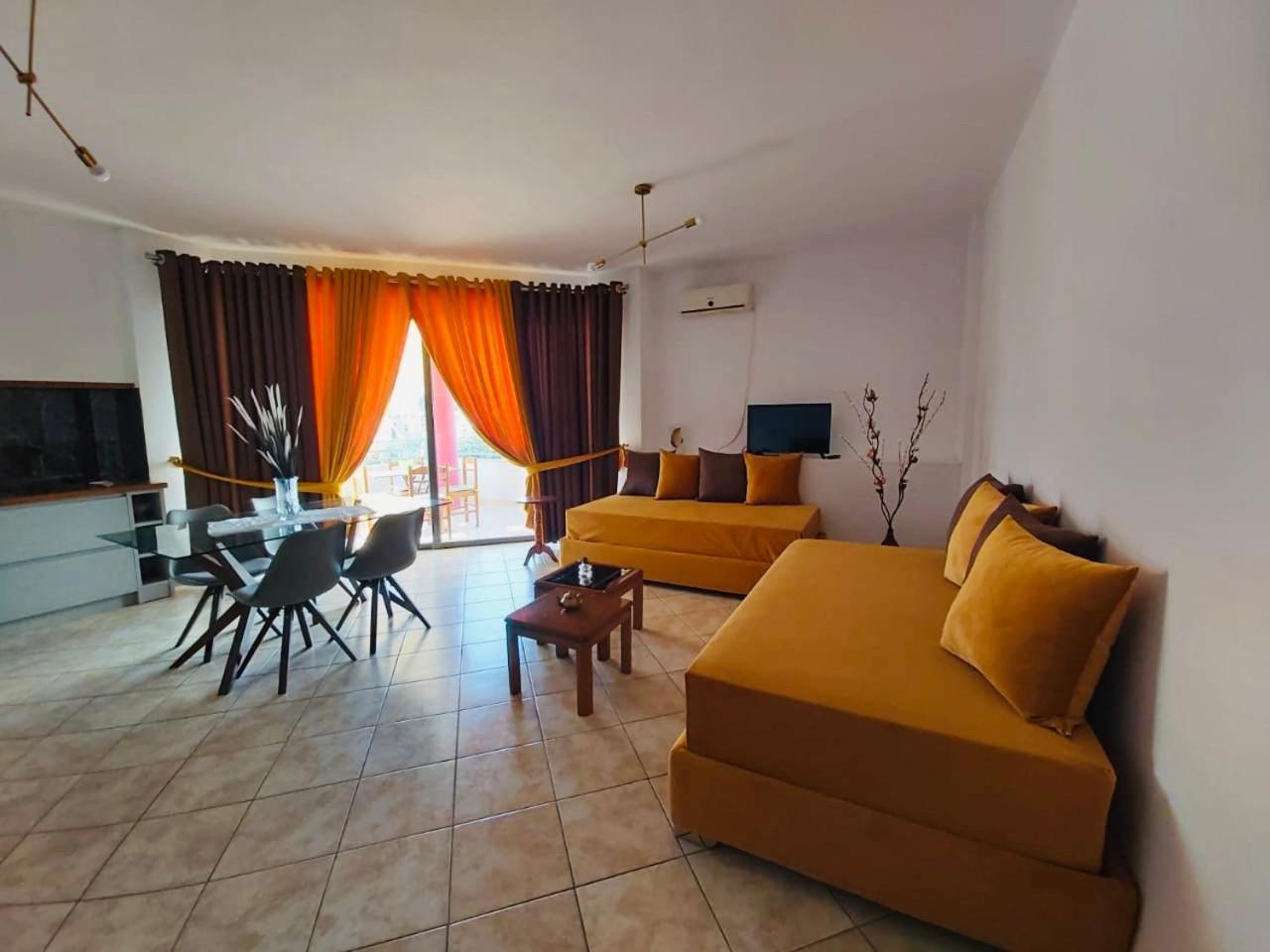 Flora Apartments Sarandë 外观 照片