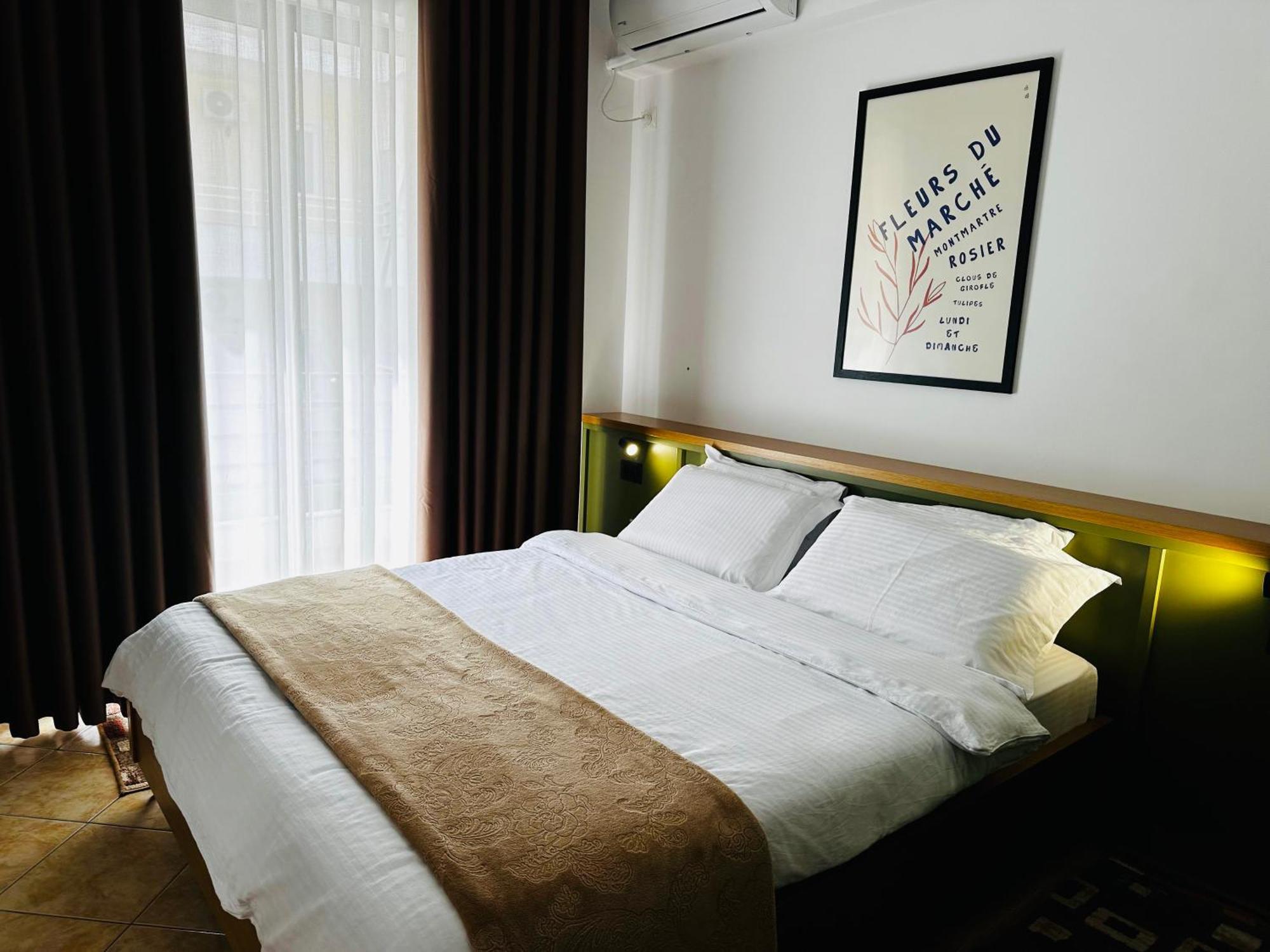 Flora Apartments Sarandë 外观 照片