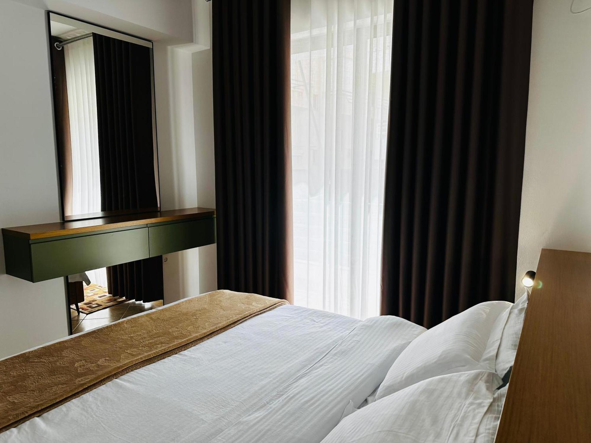 Flora Apartments Sarandë 外观 照片