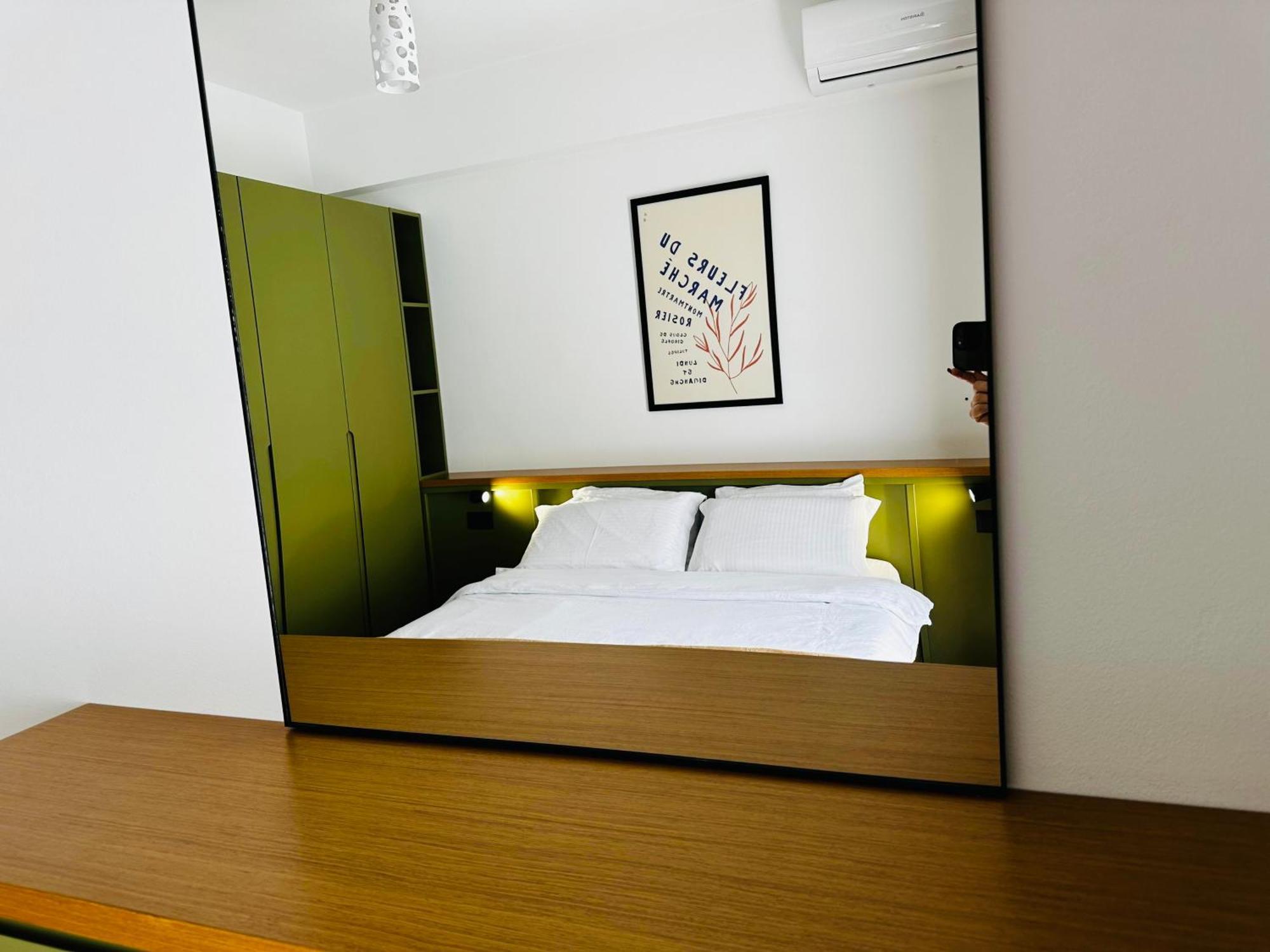 Flora Apartments Sarandë 外观 照片