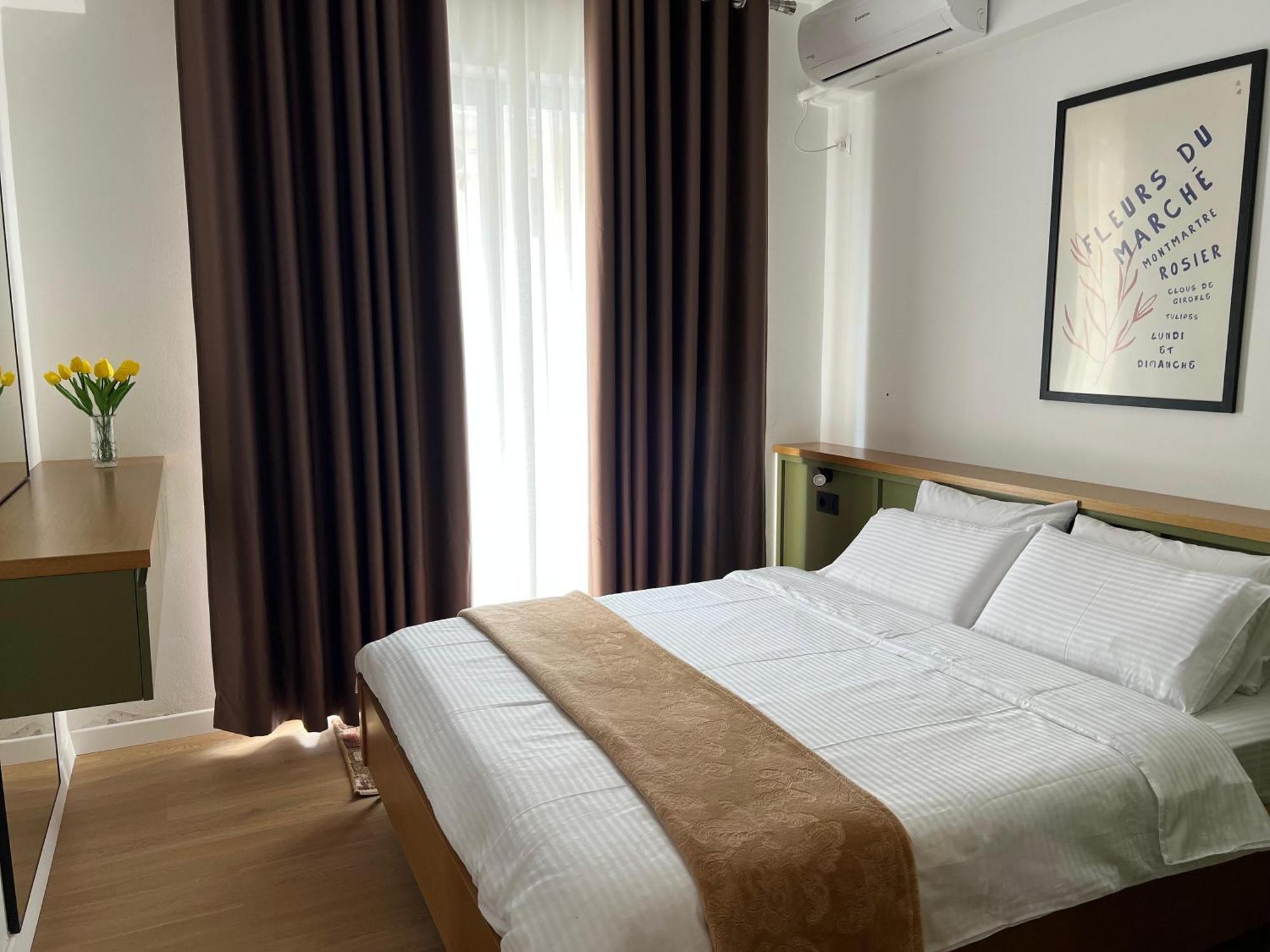 Flora Apartments Sarandë 外观 照片