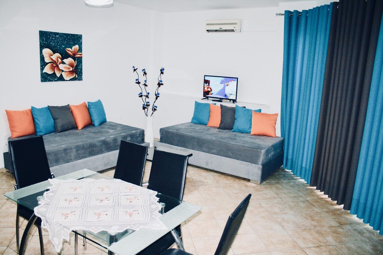 Flora Apartments Sarandë 外观 照片