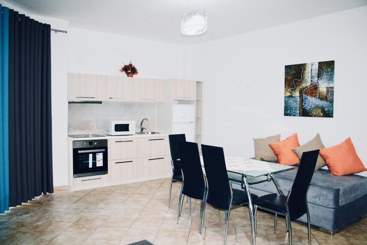 Flora Apartments Sarandë 外观 照片